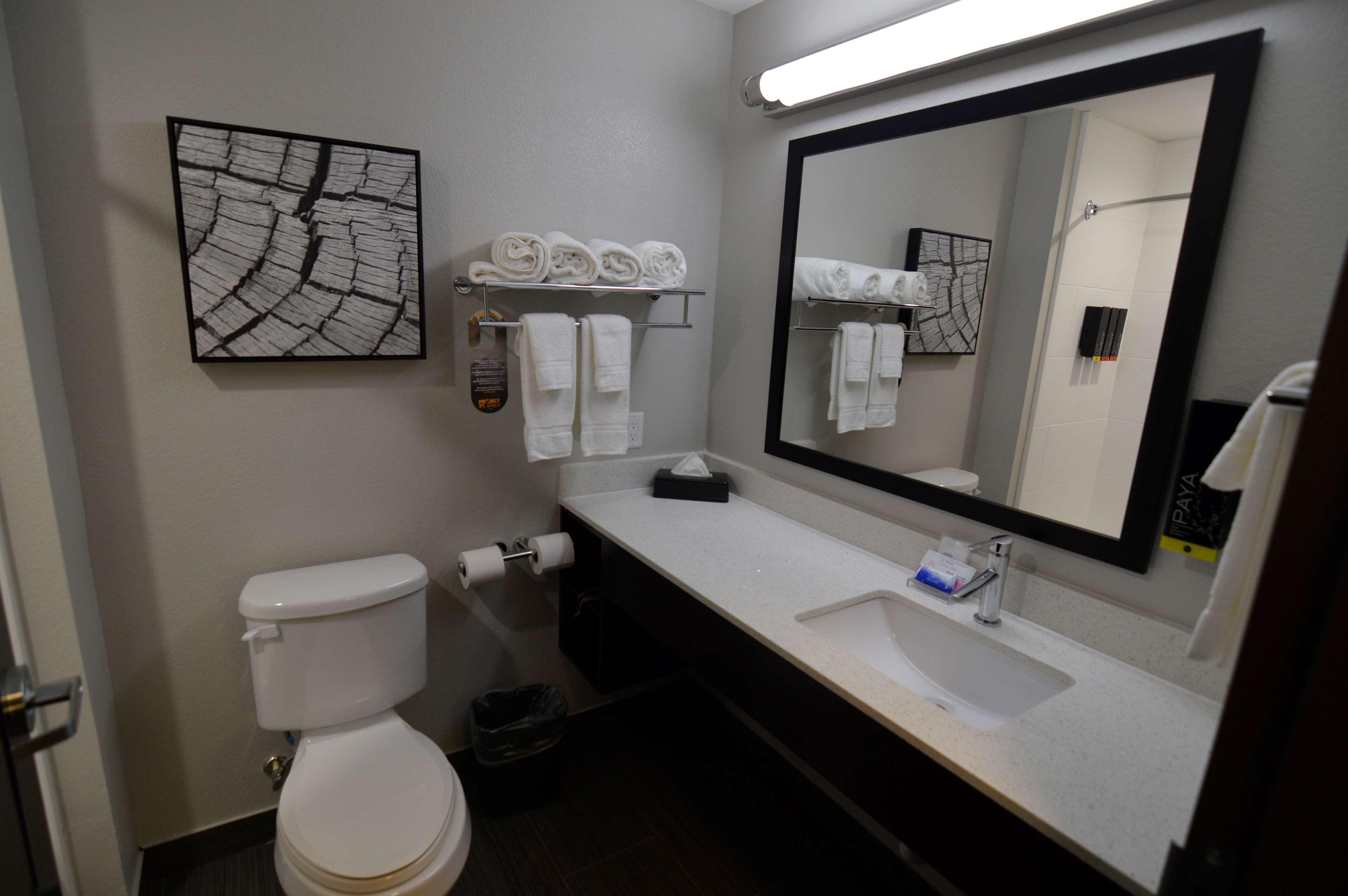 Best Western Plus Bay City Inn & Suites Exteriör bild