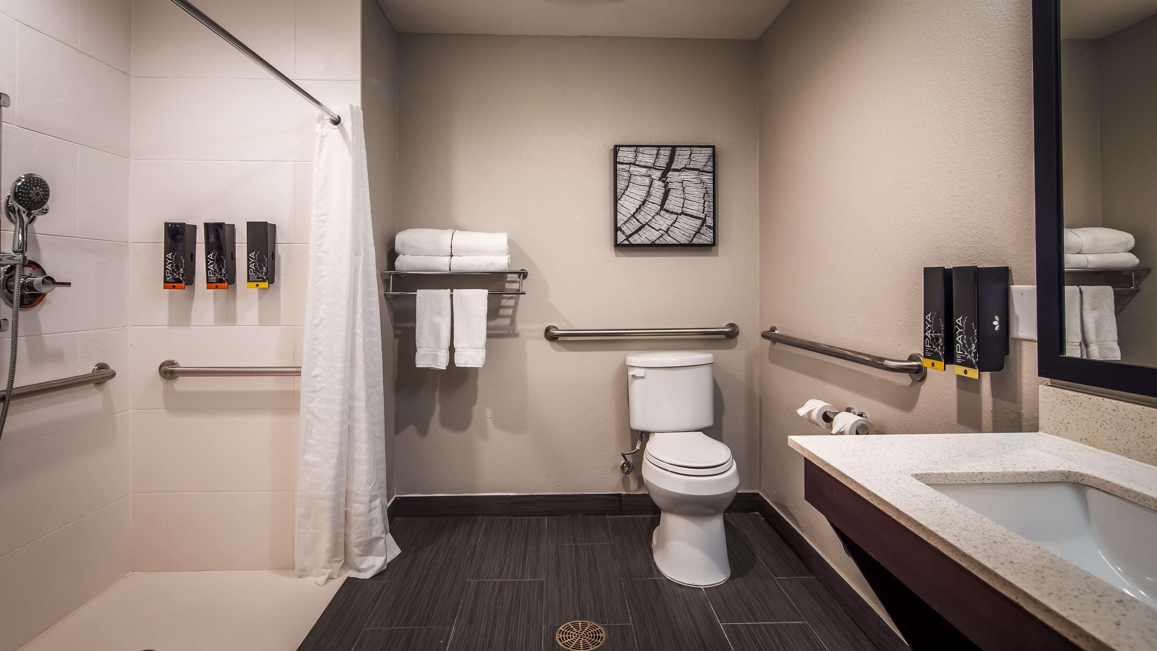 Best Western Plus Bay City Inn & Suites Exteriör bild