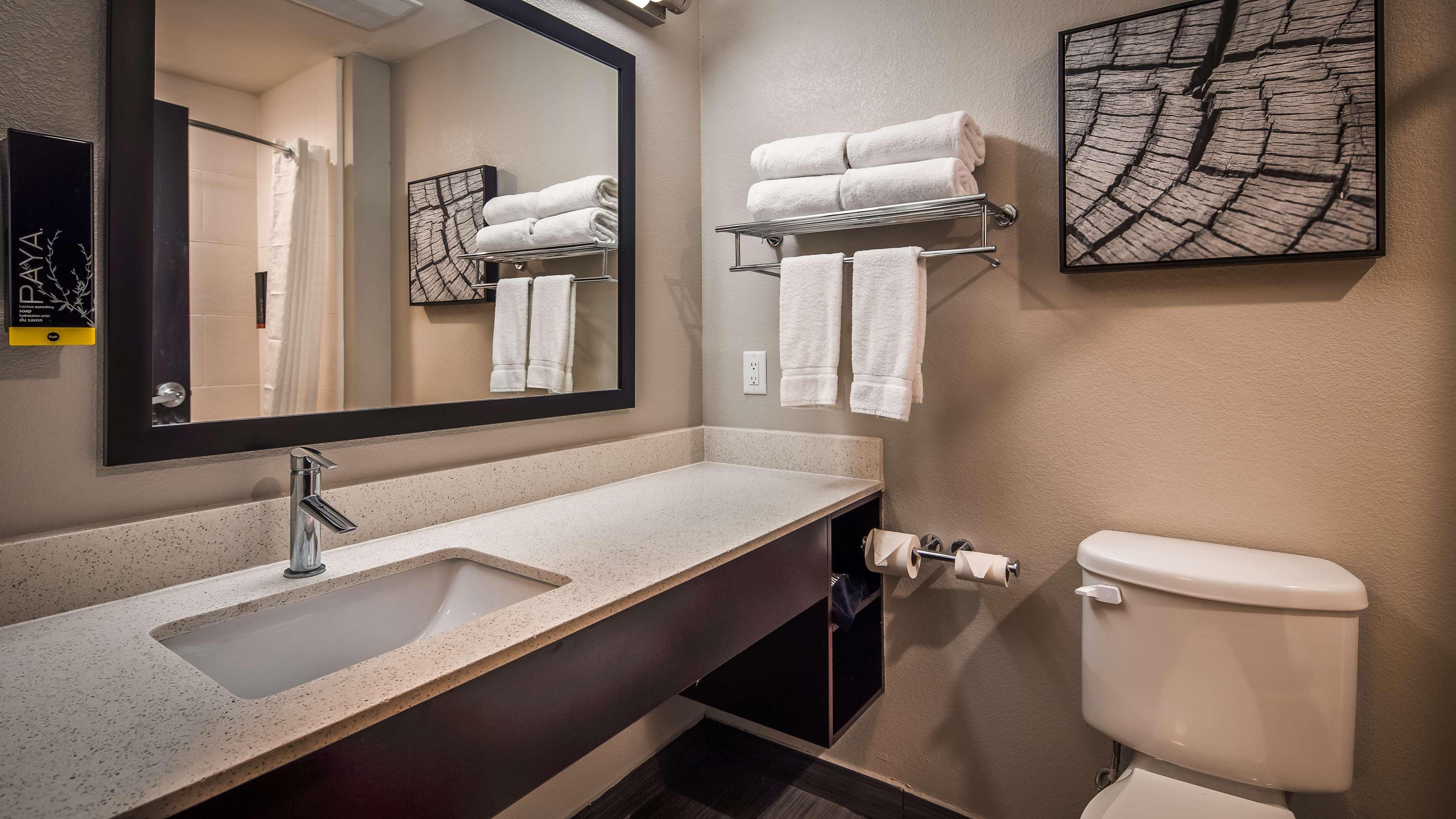 Best Western Plus Bay City Inn & Suites Exteriör bild