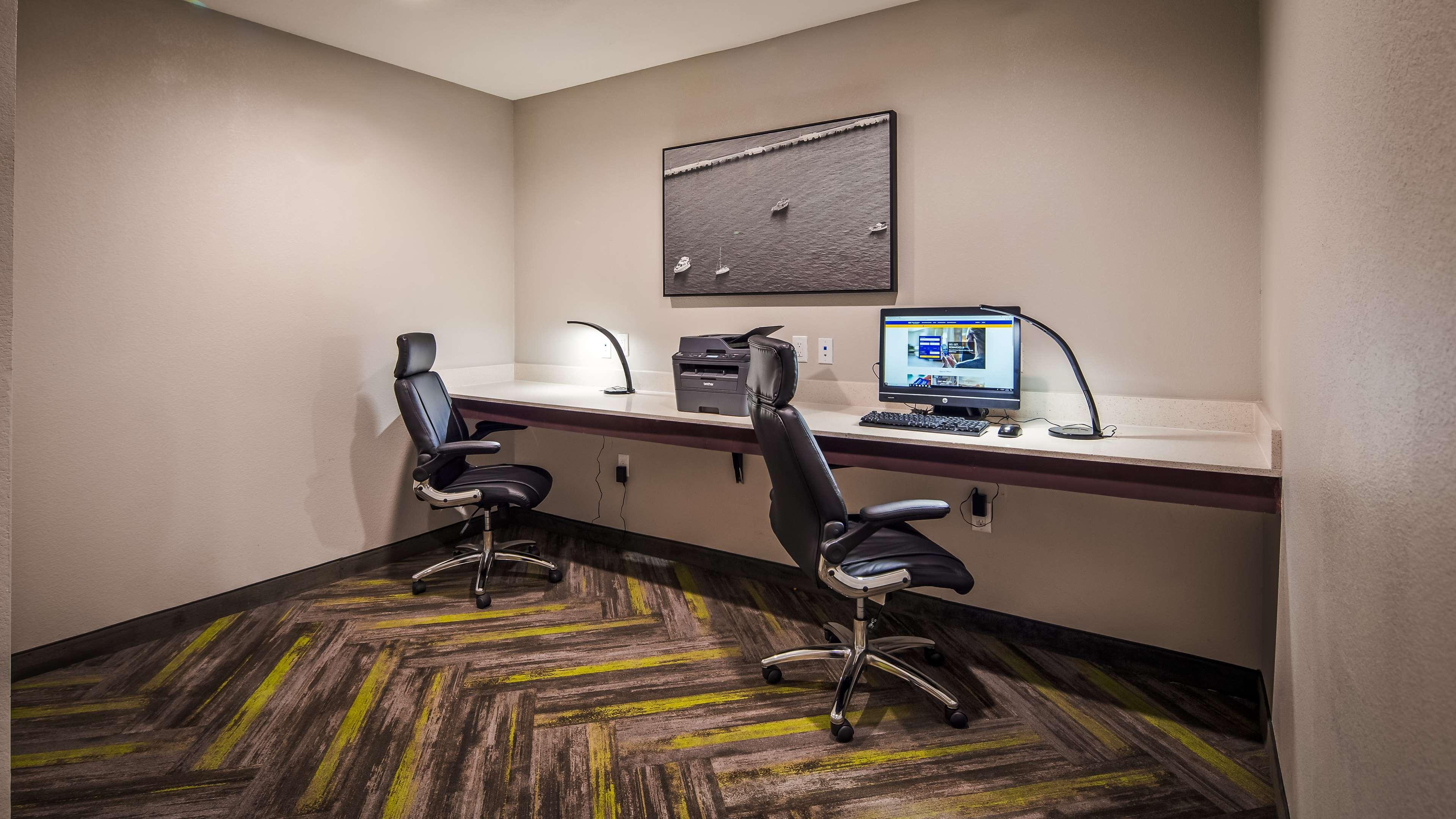 Best Western Plus Bay City Inn & Suites Exteriör bild