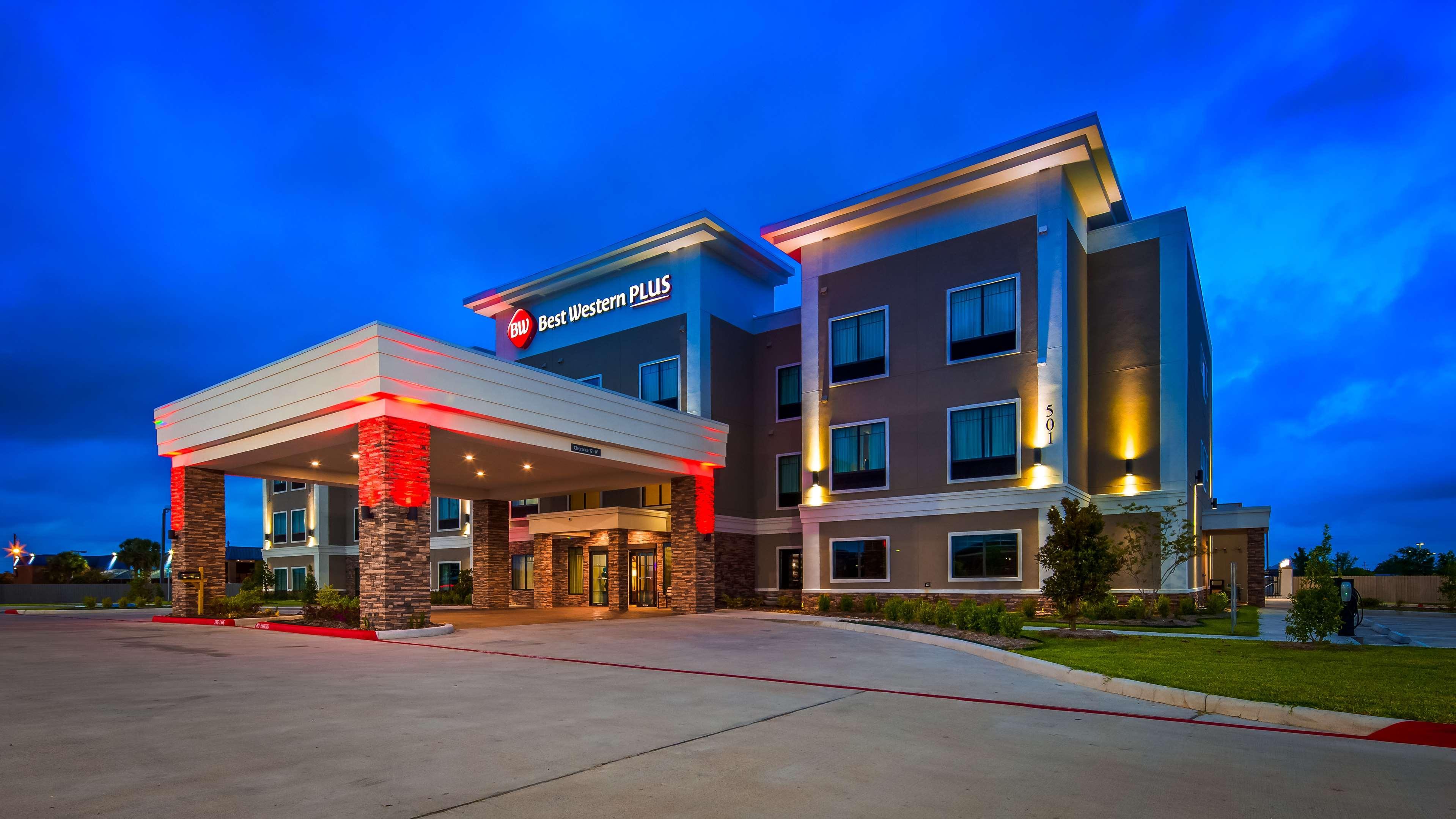 Best Western Plus Bay City Inn & Suites Exteriör bild