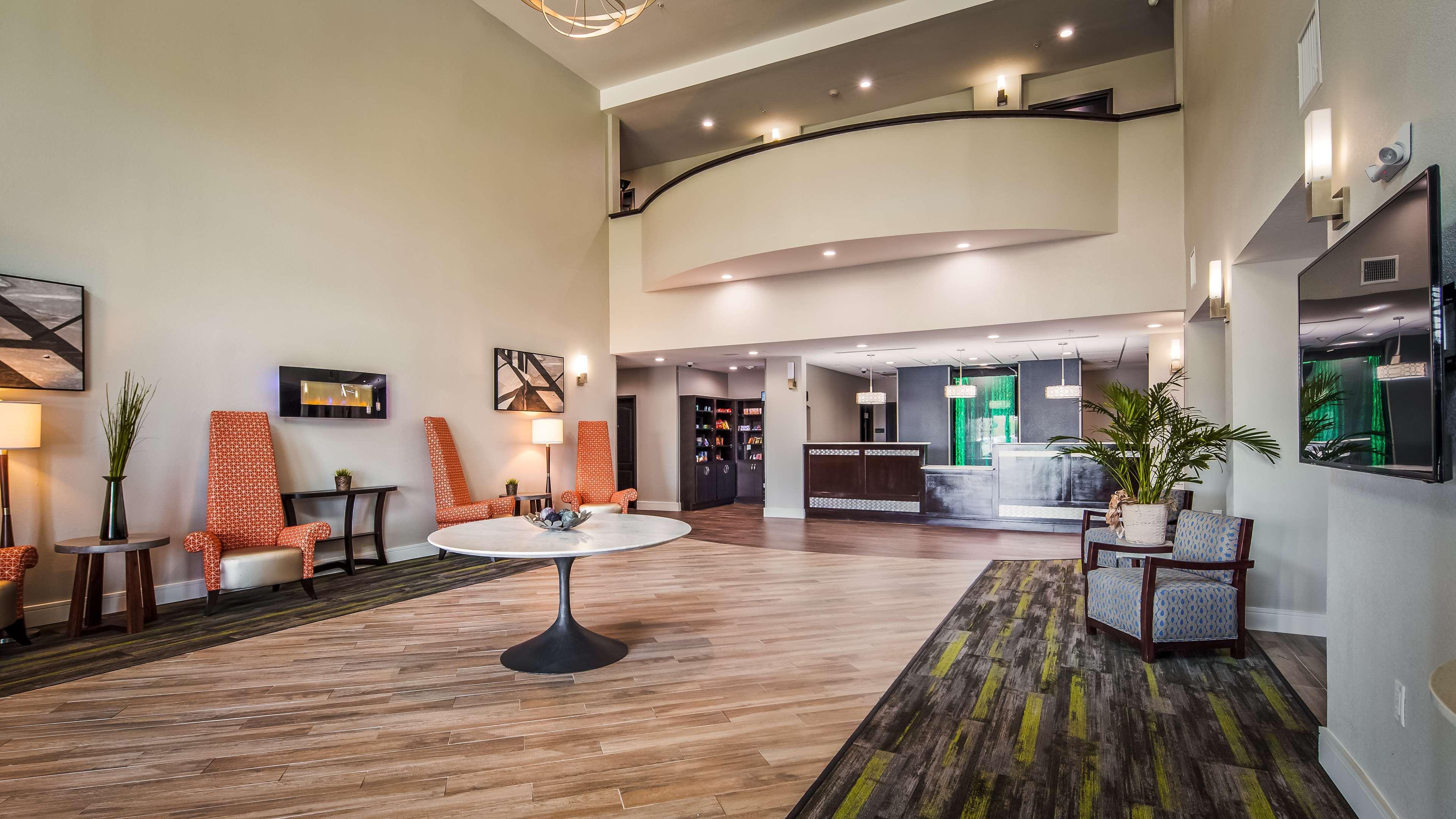 Best Western Plus Bay City Inn & Suites Exteriör bild