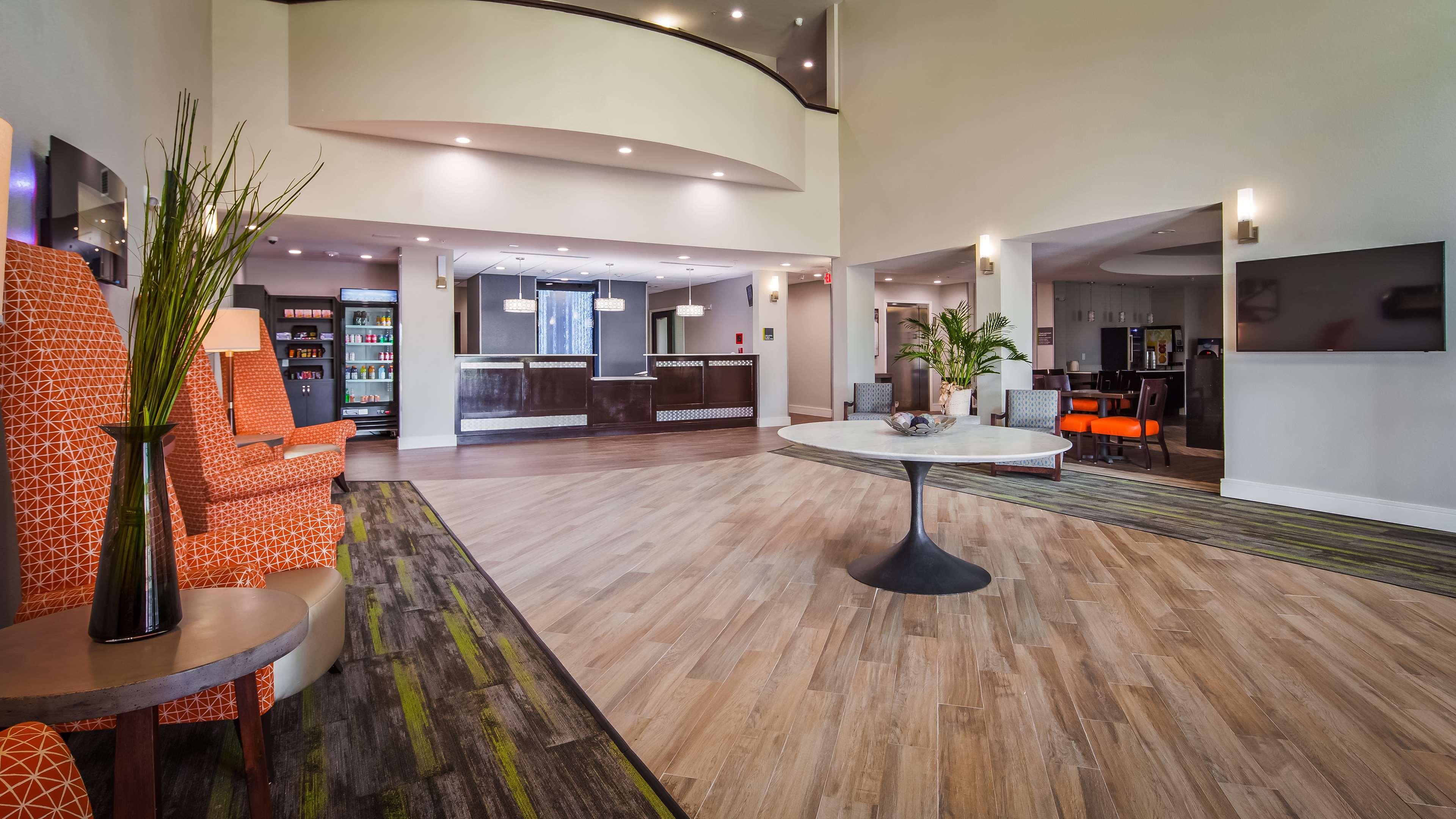 Best Western Plus Bay City Inn & Suites Exteriör bild
