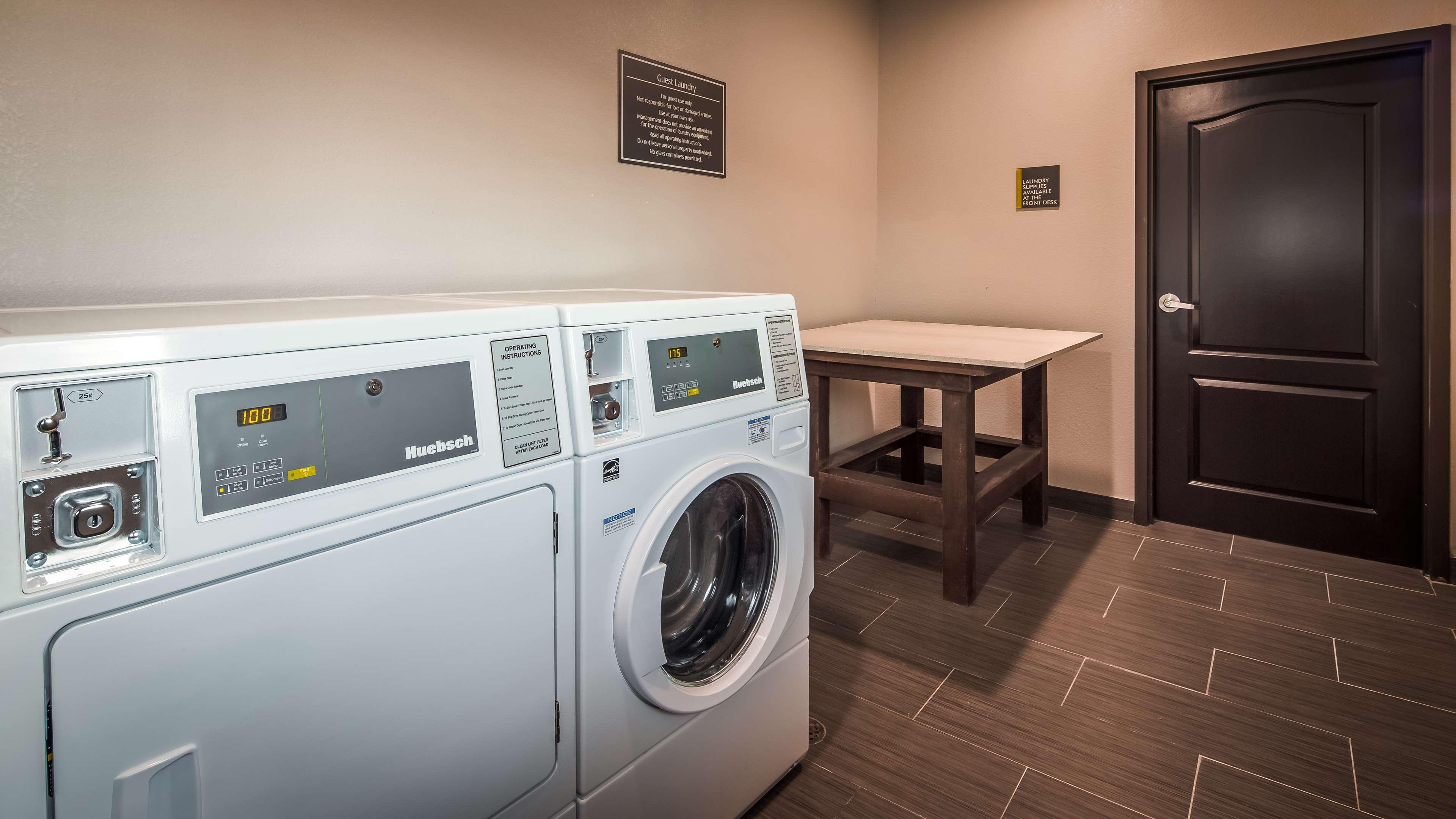 Best Western Plus Bay City Inn & Suites Exteriör bild