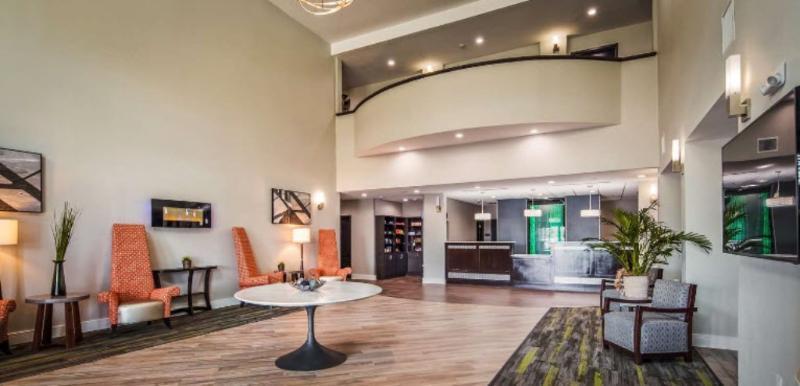 Best Western Plus Bay City Inn & Suites Exteriör bild