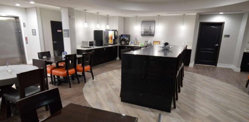 Best Western Plus Bay City Inn & Suites Exteriör bild